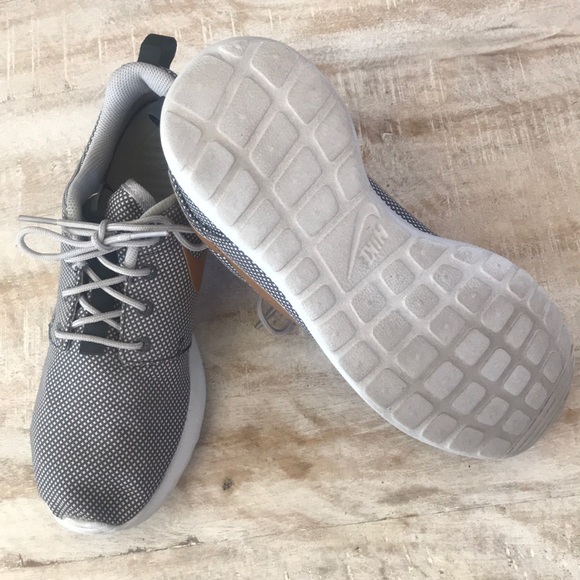 Nike Roshe One Running Shoe {Grey/Gold/White} 7.5 - Picture 7 of 8